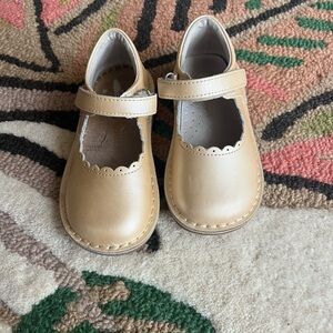 L'Amour Tan Scalloped Kids Dress Shoes